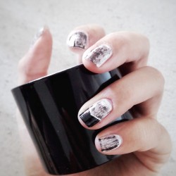 Black And white nail art
